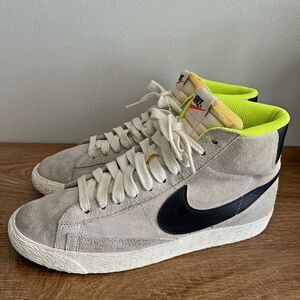 Nike Blazer Mid 77 Vintage Womens 10 Bone Black Volt Suede High Top Sneakers